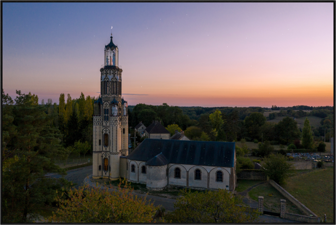 Église Notre-Dame de la Salette dans le Perche, Normandie — tirage d'art Manemos