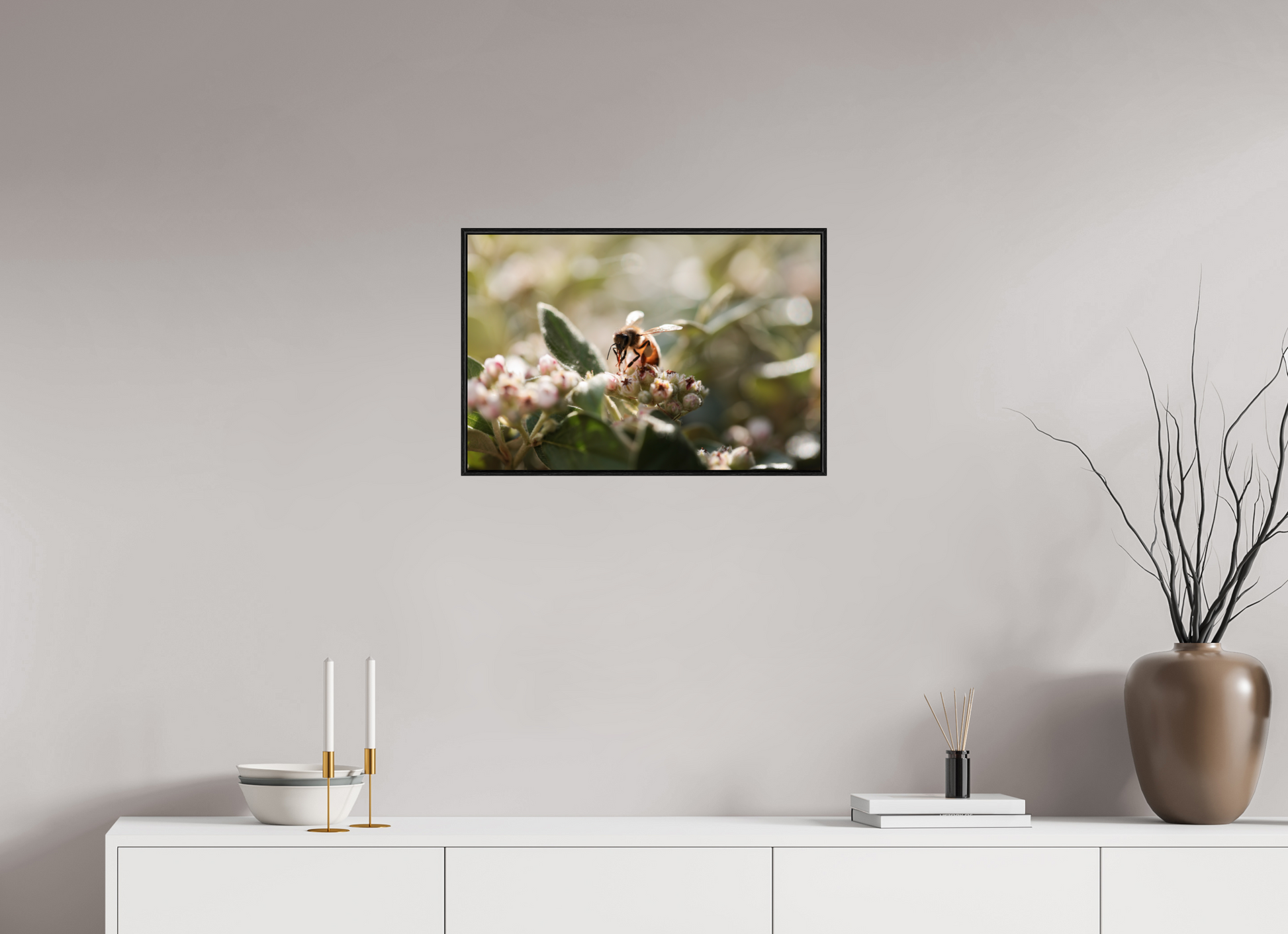 60 x 40 cm, Alu et cadre américain Abeille à la lumière